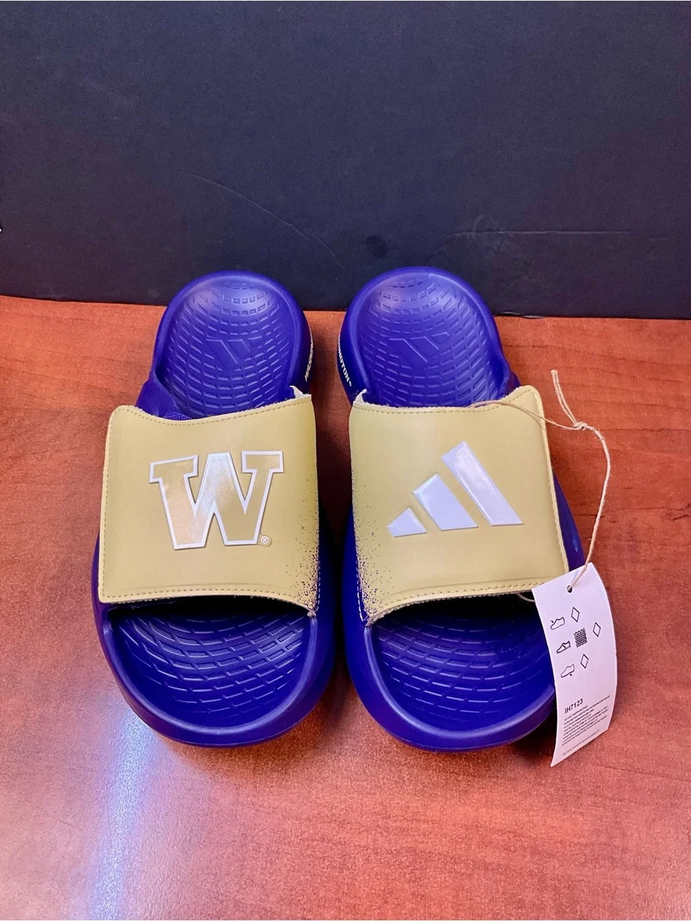Unisex Adidas Lightblaze Slide Washington Huskies (SKU IH7123) women’s size 7